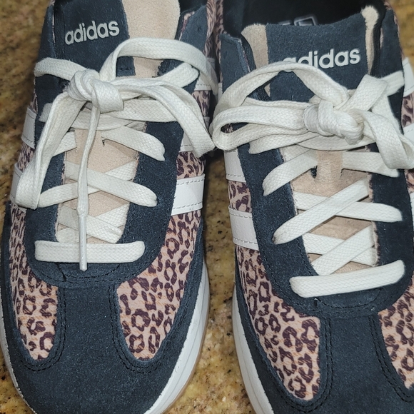 Adidas Women's Farm Run 70s 2.0 Sneaker in Magic Beige/Off White/Blk Colorway - Picture 4 of 7